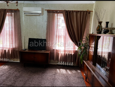 Продается дом в центре города с участком