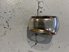 Продам серебрянные изделия 925 пробы. Цепь 2.500 руб. Серьги и кольцо старое не меньше 60 лет назад покупалось . 