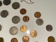 Продаются монеты и бумажные деньги , фото прилагаются 