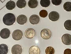 Продаются монеты и бумажные деньги , фото прилагаются 