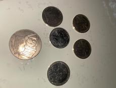 Продаются монеты и бумажные деньги , фото прилагаются 