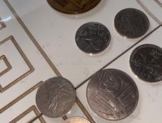 Продаются монеты и бумажные деньги , фото прилагаются 