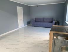 Сдаётся дом первый этаж на долгий срок все для жизни есть кондиционер  печка  чайник  tv wi-fi холодильник  и тд . Почтовая 6 