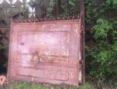 Срочно продается забор в сборе с калиткой и плюс 4 забора и еще забор в сборе все видно на фото 