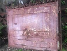 Срочно продается забор в сборе с калиткой и плюс 4 забора и еще забор в сборе все видно на фото 