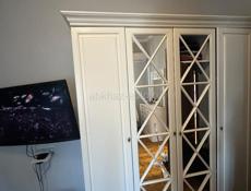 Продаётся мебельный гарнитур для спальни: - Кровать с подъёмным механизмом. - Шифоньер (шкаф для одежды). - Две прикроватные тумбочки. - Комод.