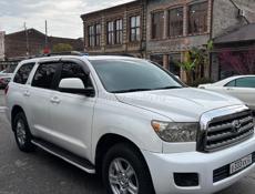 Toyota Sequoia