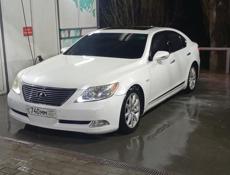 Lexus LS