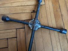 Баллонный ключ-крест  