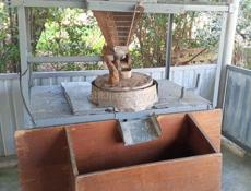 Продаётся мельница на колёсиках в хорошем состоянии, хорошо молит  