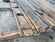 Продаю б/у лес использовался один раз на заливку опалубки закрывали целлофаном   