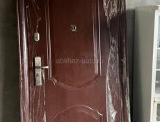 Срочно продается дверь плотная толстая брали за 28 не понадобилась за 8 отдам все вопросы по телефону не гнилая не поломанная 