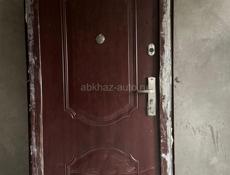 Срочно продается дверь плотная толстая брали за 28 не понадобилась за 8 отдам все вопросы по телефону не гнилая не поломанная 