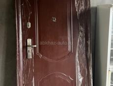 Срочно продается дверь плотная толстая брали за 28 не понадобилась за 8 отдам все вопросы по телефону не гнилая не поломанная 