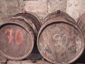 Продаётся чёрное вино