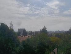 По улице Дарсалия КВ в два этажа 