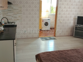 . Сдам студию на двоих в десяти минутах от берега, по суточна сейчас 1500 летам 2500.    90