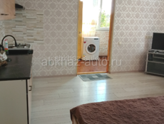 . Сдам студию на двоих в десяти минутах от берега, по суточна сейчас 1500 летам 2500.    90