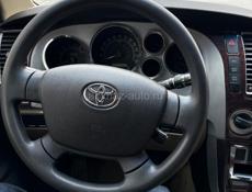 Toyota Sequoia