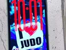 Продам Айфон 11 память 64 в хорошем состоянии не одной царапины . Все работает отлично за исключением камера снимает в одну сторону. 