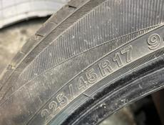 R17 225/45