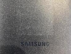 Самсунг . Работает отлично на все 100 % . Зарядку держит 2 дня