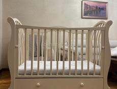 Продается деревянная детская кроватка в отличном состоянии 