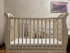 Продается деревянная детская кроватка в отличном состоянии 