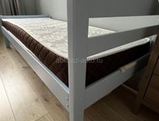 Кровать+ матрас из массива крепкая