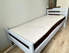 Кровать+ матрас из массива крепкая