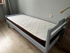 Кровать+ матрас из массива крепкая