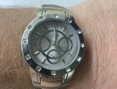 Продаются часы . 150"