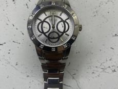 Продаются часы . 150"