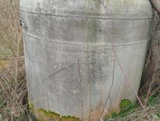 Продаётся бак восемь тон