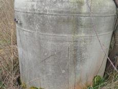 Продаётся бак восемь тон