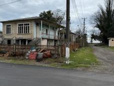 В Сухуме на Виеме продается 2 х эт дом без ремонта