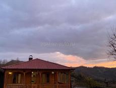 Дом у подножия горы 