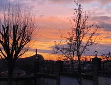 Дом у подножия горы 