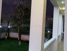 Дом у подножия горы 