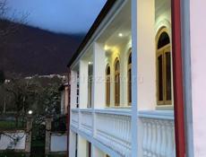 Дом у подножия горы 