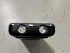 Продам телефон с двумя фонариками . 