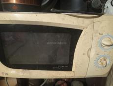ПРОДАЁТСЯ МИКРОВОЛНОВКА 