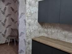 Центр Гагры, ул Абазгаа, 2 ком с ремонтом и мебелью.