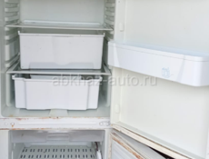 Холодильник бу продаю,работает как часы,почти новый,