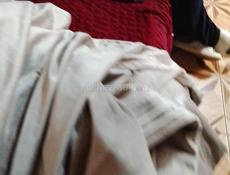 Шторы бархатные  две штуки по 5 метра каждый шити продаю срочна метра 500 руб оба за 10 тысяч ,,