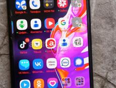 Redmi У телефона маленький Скол на экране,но работает на,асе 100.