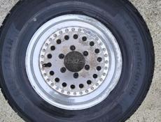 Продаю шины с дисками все 4.