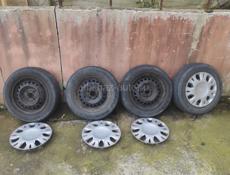 Колёса Хонда фит, родные(штамповки с колпаками с резиной) 