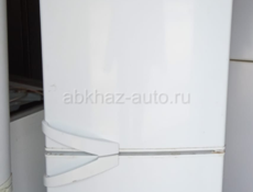 Холодильник продаю двухдверный ,в хорошем состоянии,работает как новый,без торга 15 тысяч продаю