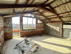 Продаётся дом возле аэропорта  дом 3 этажный отлично подойдет для  бизнеса для сдачи 